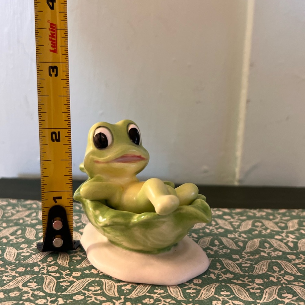 Vintage Josef Originals Frog Figurine: Lilly Pad Boat Decor